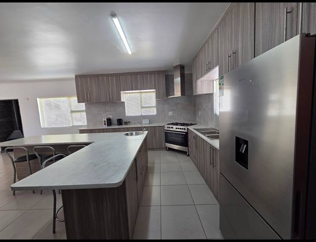 4 BEDROOM HOUSE FOR SALE IN HARBOUR LIGHTS